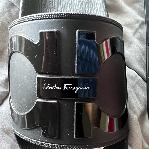 Salvatore Ferragamo Groove slides NWB size 7M - Picture 3 of 7
